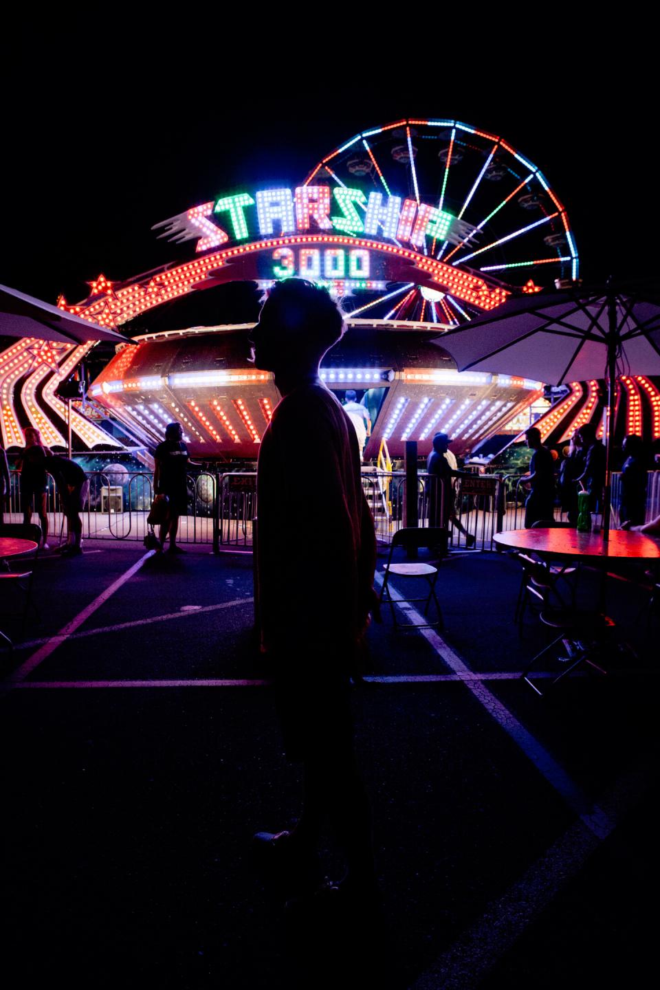 night, fun, carnival, people, enjoy, silhouette, millenials, lights, colors