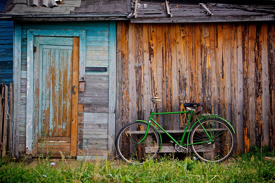 green bike, wood, shed, shack, grass, rustic