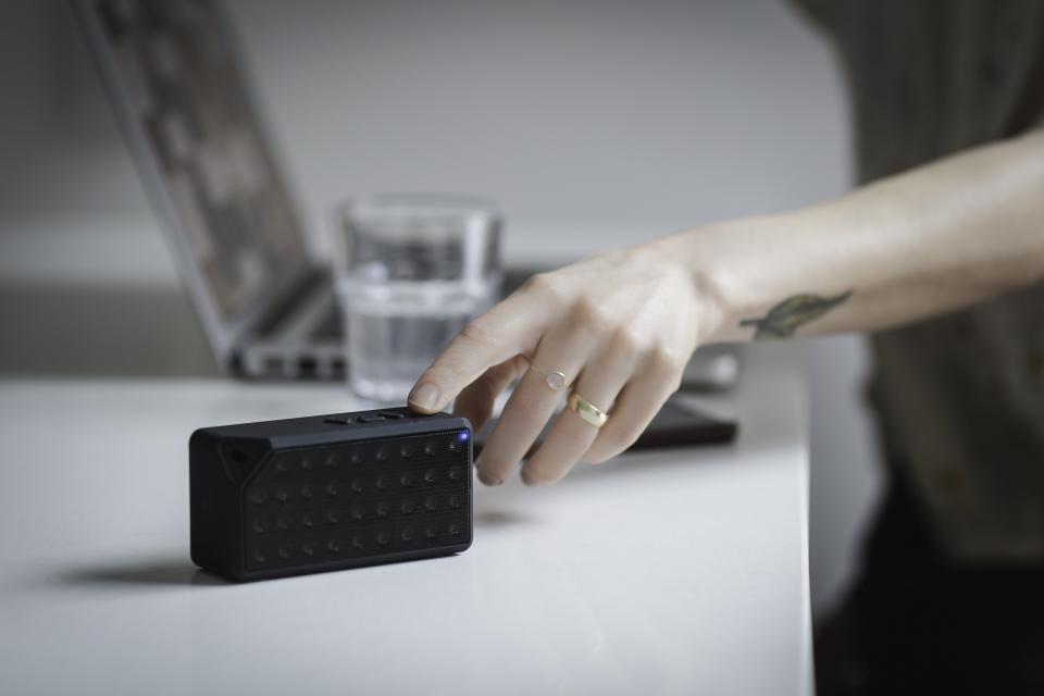 people, hand, ring, blur, black, bluetooth, speaker, laptop, table, phone, work, office