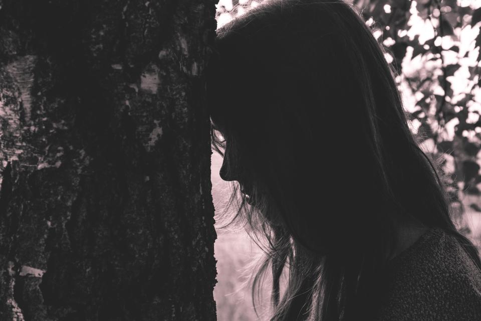 woman, girl, lady, people, side, view, profile, silhouette, shadow, nature, tree, leaves, still, bokeh, sad