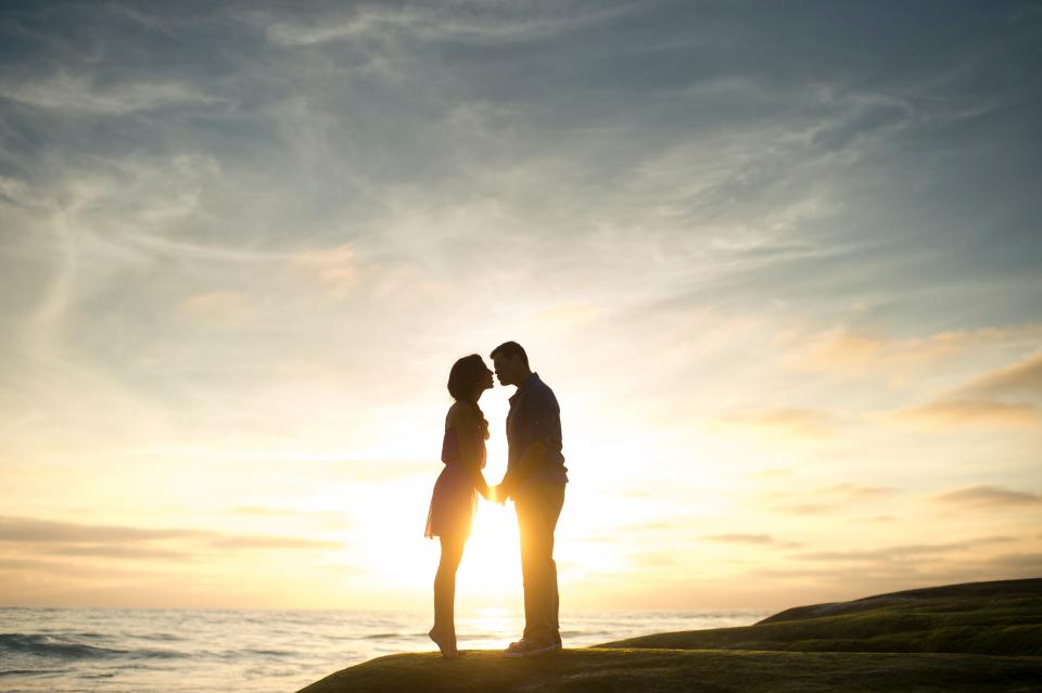 couple, man, woman, girl, guy, bokeh, sweet, love, people, sea, ocean, kiss, sky, sunset, clouds, nature