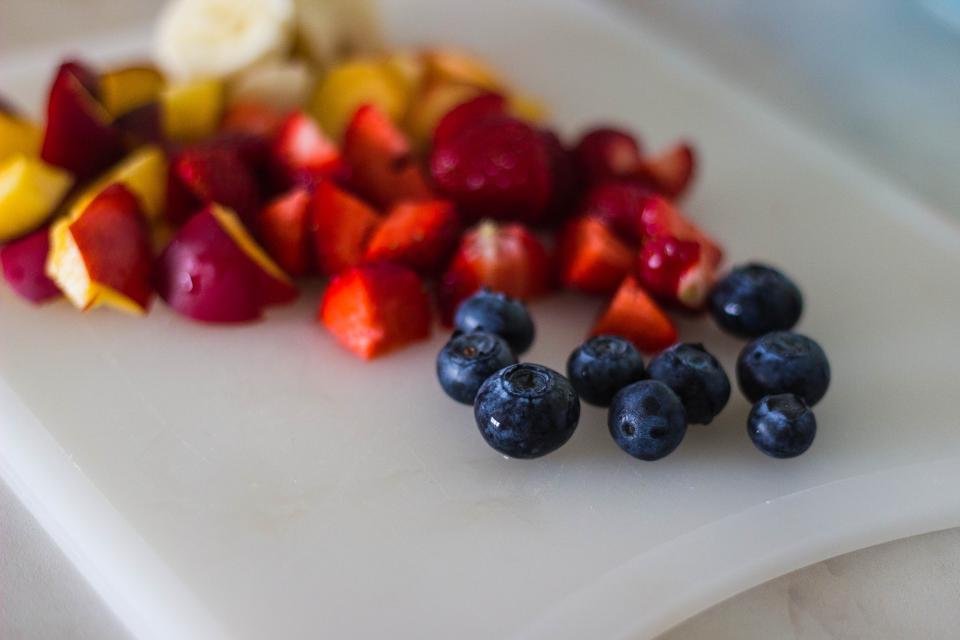 fruits slices cutting board kitchen food blueberries strawberries healthy
