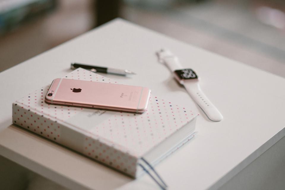 iphone, apple, mobile, phone, watch, gadget, technology, notebook, pen, work, desk, blur