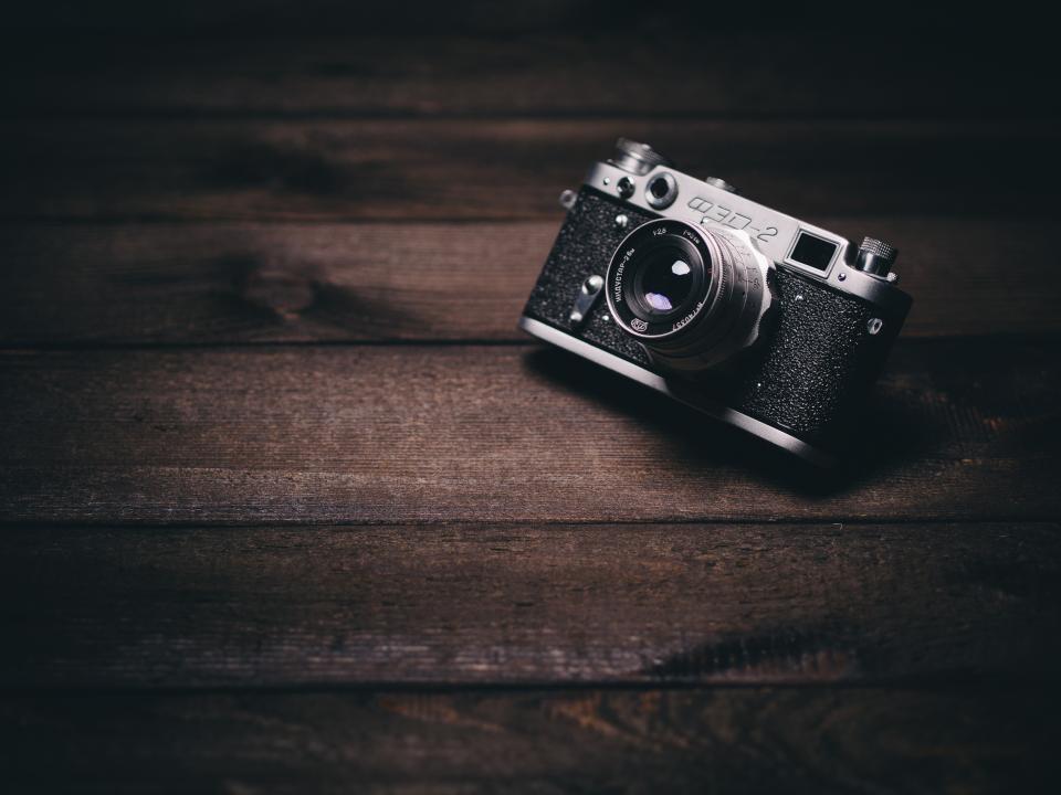 camera photography lens vintage objects wood