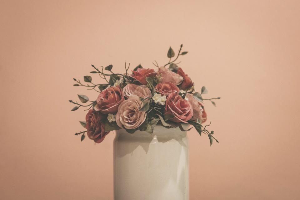 vase bouquet flowers beauty