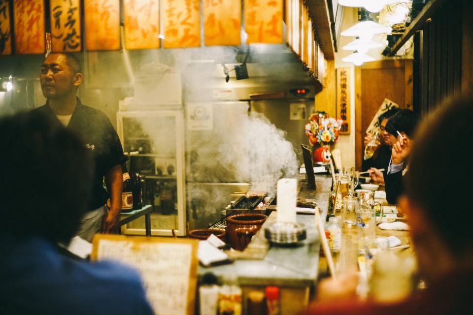 people men guest customer chinese restaurant smoke cooking chef bar eating refrigerator plates glass chopsticks